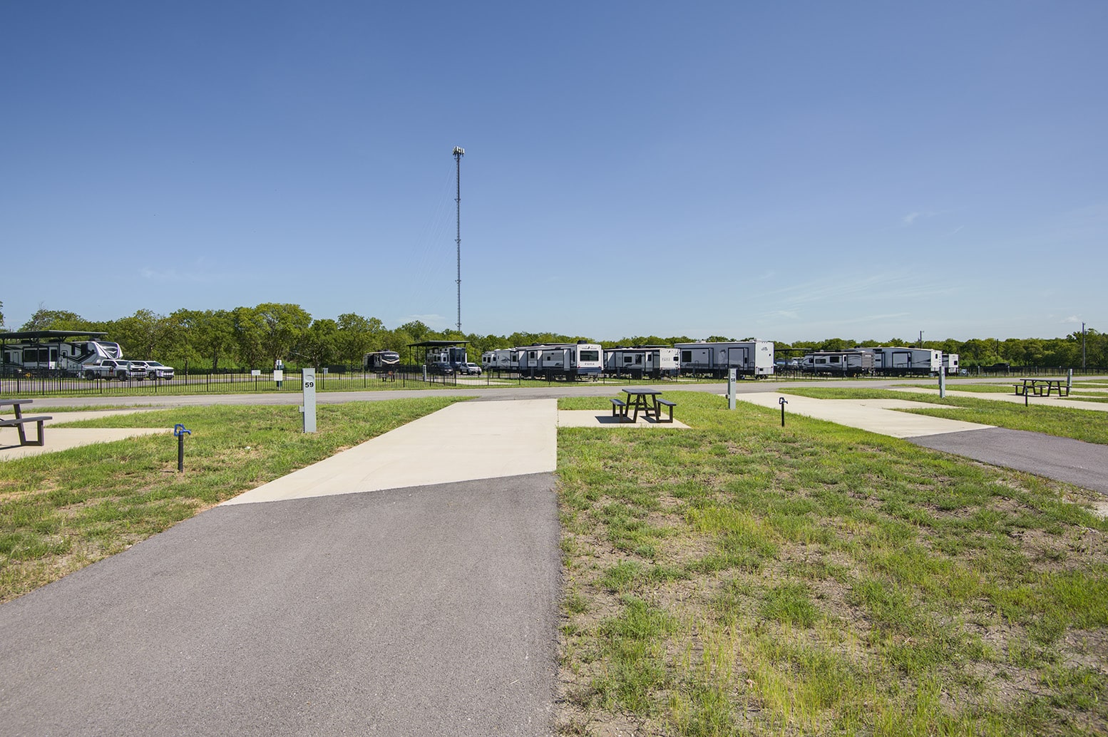 Pull Through RV Space at Itasca Creek RV Park in Itasca, TX